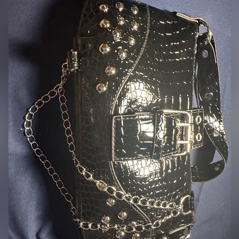 Never used it’s really pretty but too small to carry all my stuff